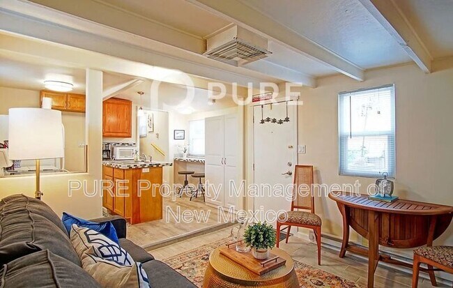 Foto del edificio - 404 Dartmouth Dr NE