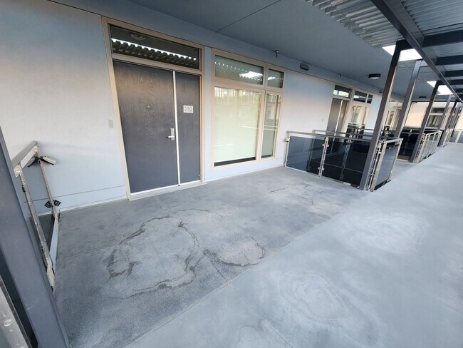 Foto del edificio - Exceptional Two Level 3 bedroom Condo in upscale Luxe Lofts