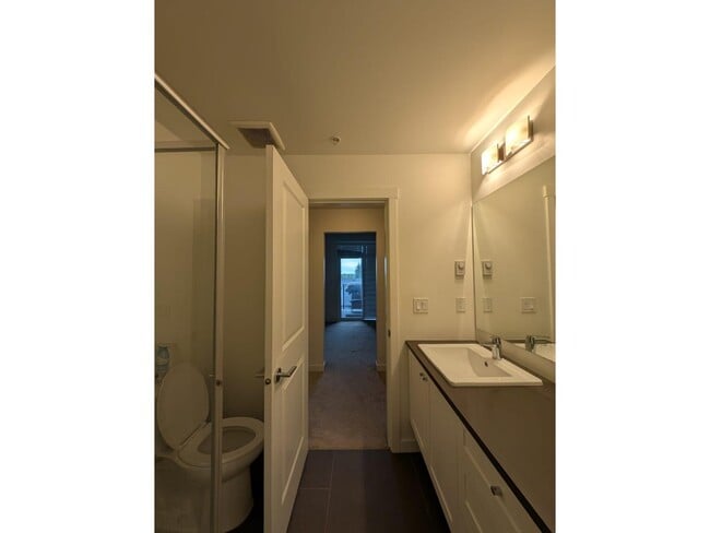 Building Photo - 15835-15885 409