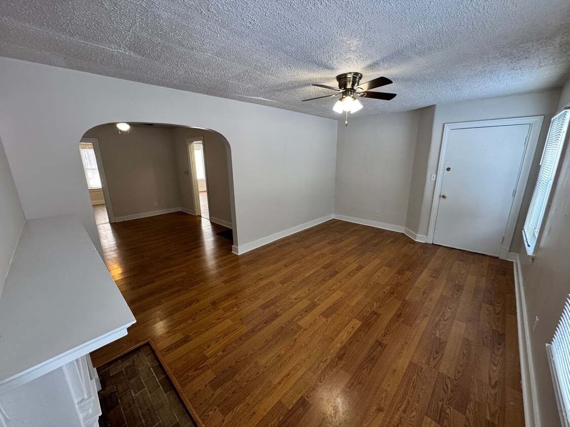 W. Collins Ct., 210 1/2 - W. Collins Ct., 210 1/2