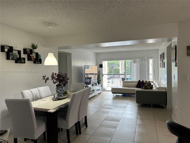 Foto del edificio - 6280 NW 186th St