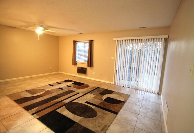 Foto del edificio - 1708 Sawyer Way