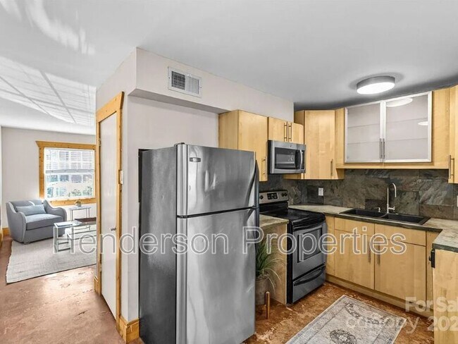 Building Photo - 634 Chipley Ave