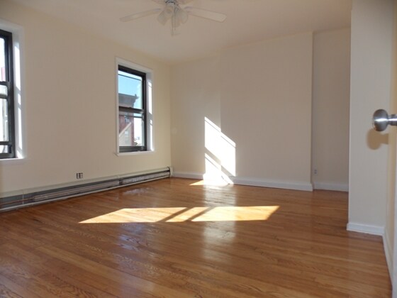 Primary Photo - 203 31st St