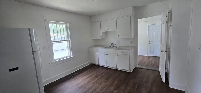 Foto del edificio - 2062 N Albertha Ave