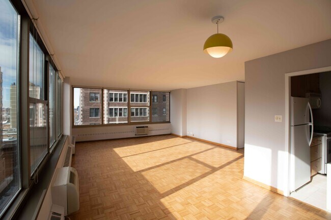 Foto del edificio - 360 W Wellington Ave