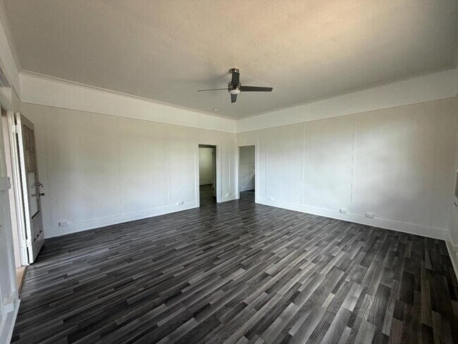 Foto del edificio - To register for the showing time, note the 4 digit code: 3703 and click "APPLY NOW."(mobile:orang...