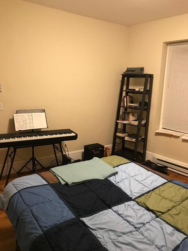 Building Photo - 131 Park Dr