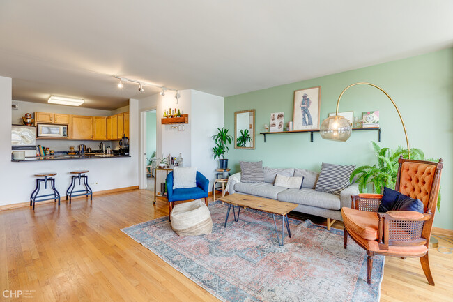 Foto del edificio - 525 W Hawthorne Pl