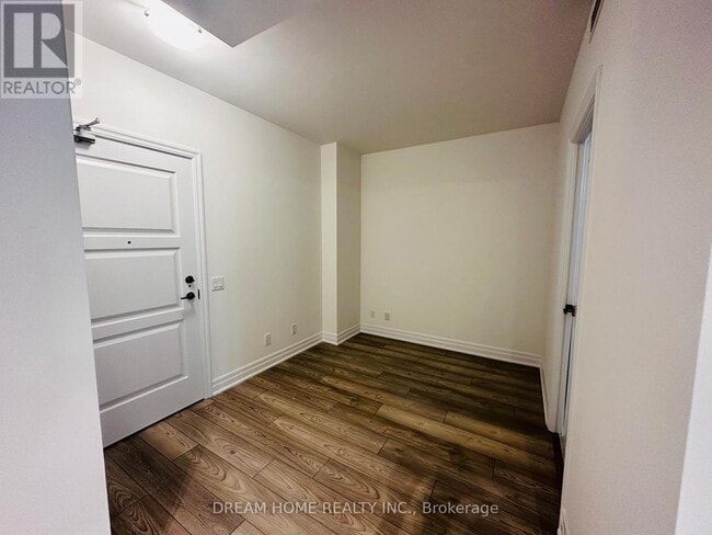 Building Photo - 36 Elm Dr W