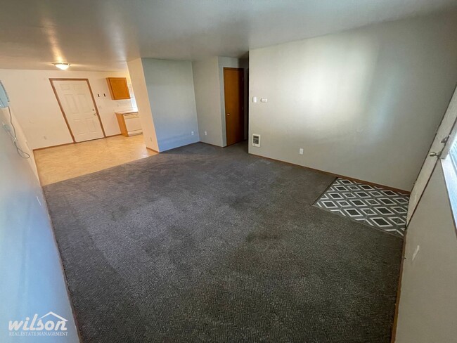 Building Photo - 3bd/2ba Duplex with Two Car Garage in Unio...