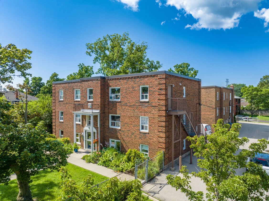 Primary Photo - 708 Brant St