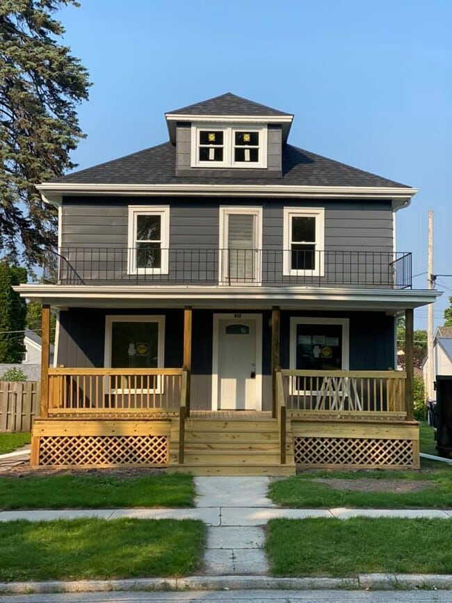 812 Detroit St Unit 812, Sheboygan Falls, WI 53085 Apartments in