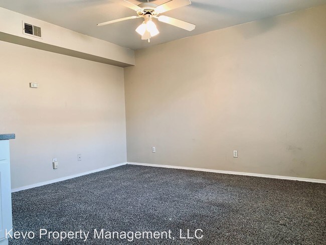 Building Photo - 847 East Dr