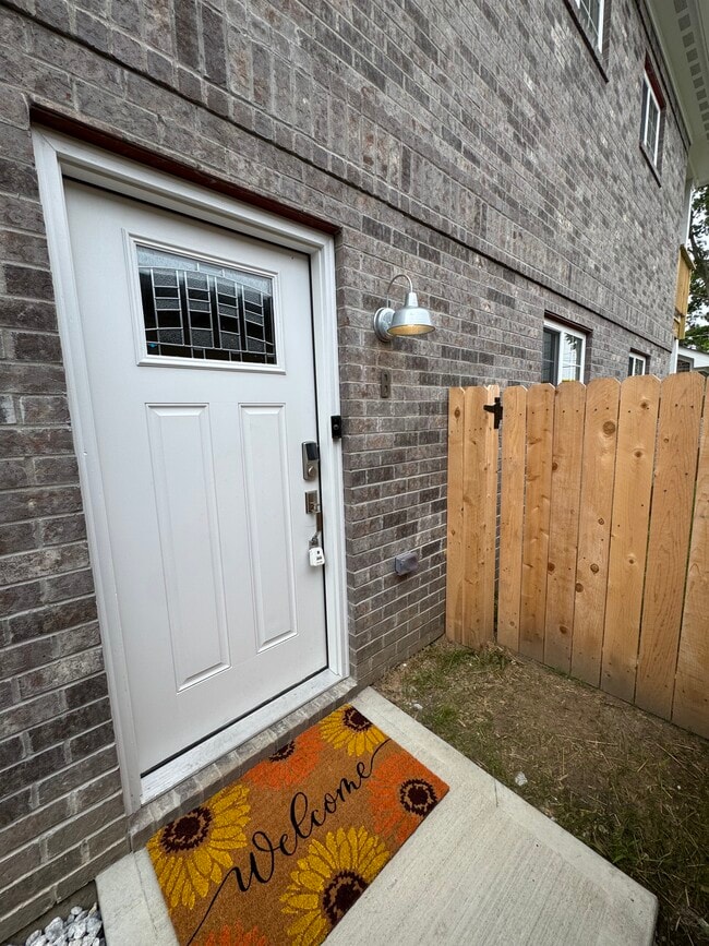 Entry to Downstairs Unit B - 752 N Elder Ave