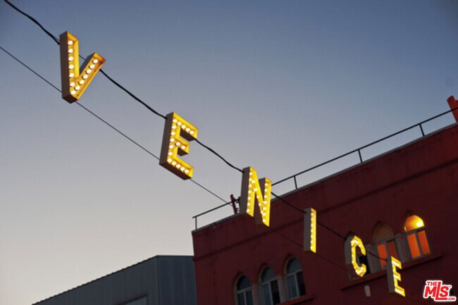 Building Photo - 2500 Abbot Kinney Blvd