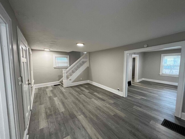 Building Photo - 924 Bloomfield Ave