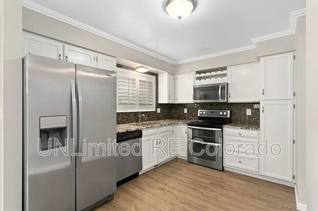 Foto del edificio - 7121 E Briarwood Cir