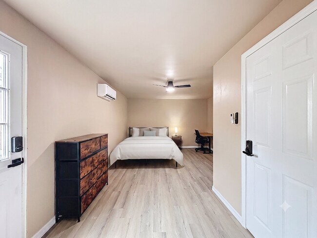 Building Photo - 3632 Brompton Dr