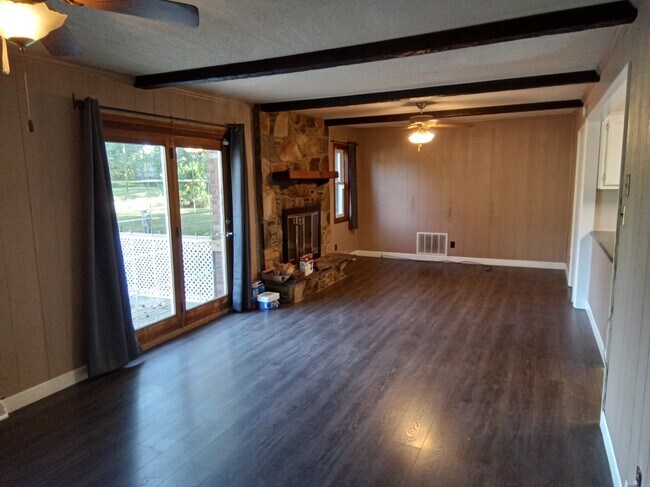 Building Photo - 121 Maple Leaf Trail
