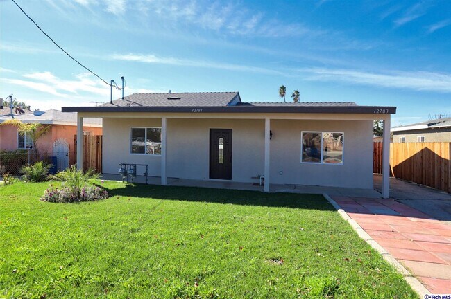 Foto del edificio - 12781 Woodcock Ave