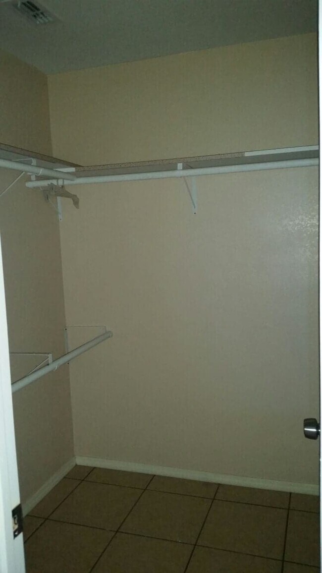 Building Photo - 909 E Jefferson St