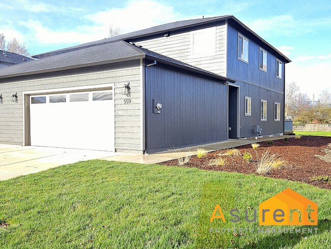 Foto del edificio - Newly Constructed 3 Bedroom, 2.5 bathroom SW Medford Home