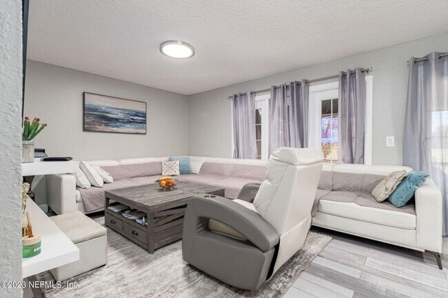 Foto del edificio - 6619 La Mirada Dr W