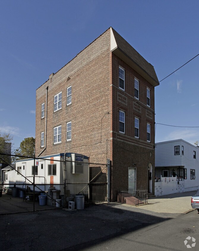 Primary Photo - 83 Wright Ave