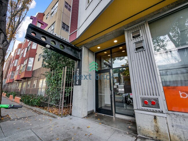 Foto del edificio - Luxury 1 Bed, 1 Bath Downtown Seattle Condo with City & Water Views