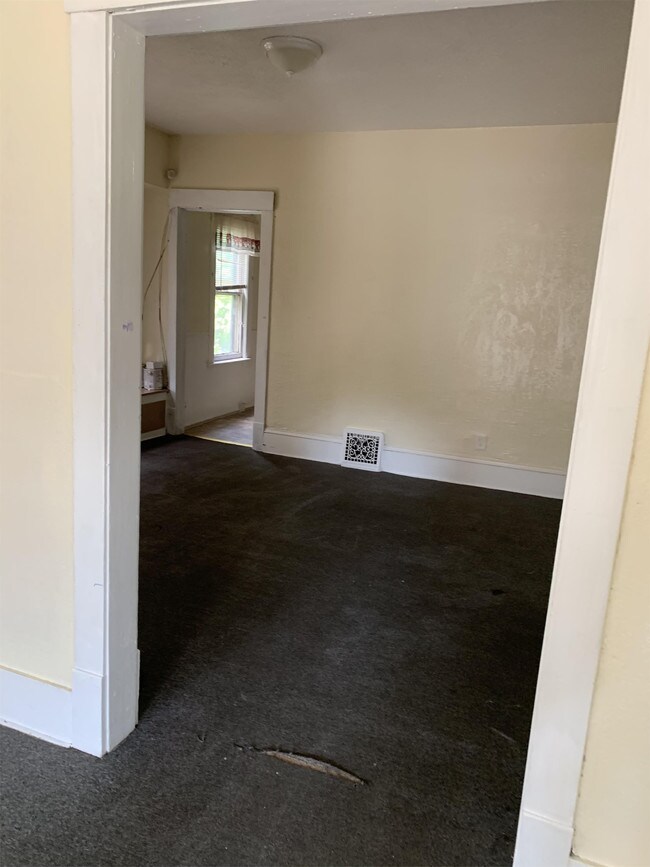 Foto del edificio - 1318 E 85th St