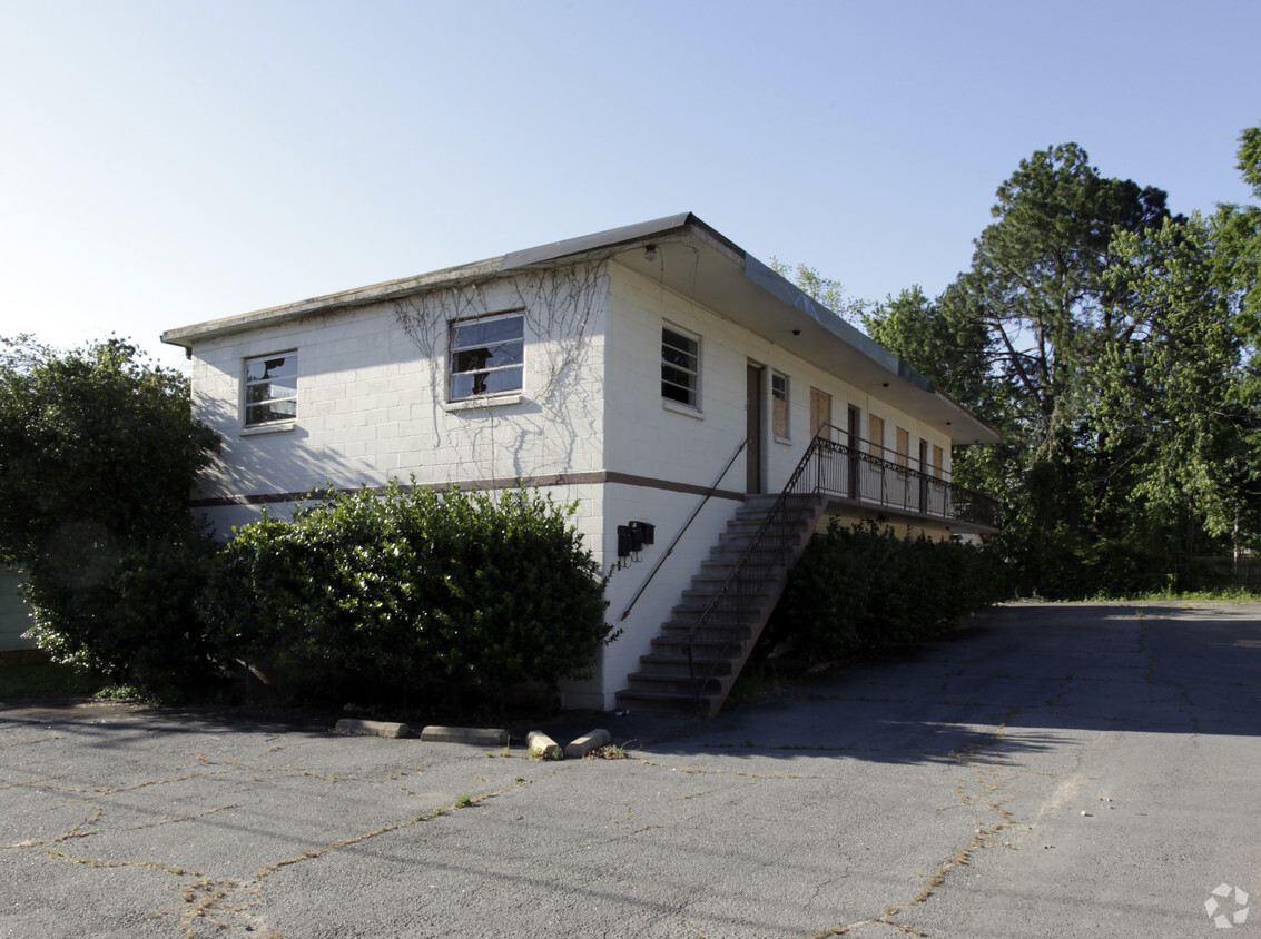 Building Photo - 904 W 25th St