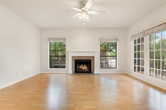 Foto del edificio - 5859 Frankford Rd