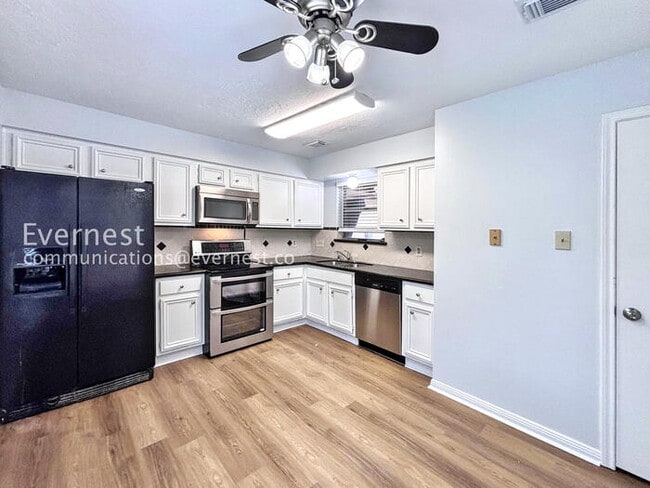 Foto del edificio - 8534 Dawnridge Dr