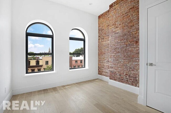 Foto del edificio - 443 Jefferson Ave