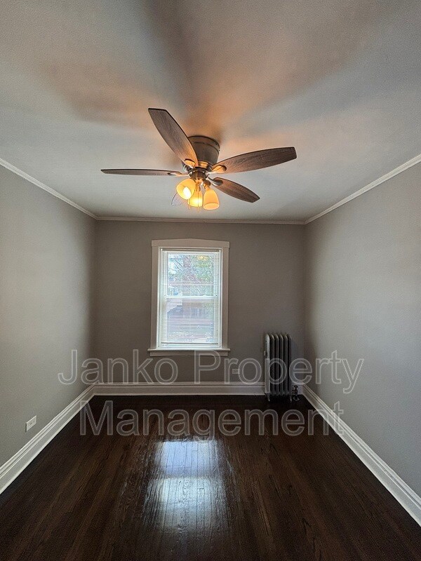 Foto del edificio - 3114 W 61st St