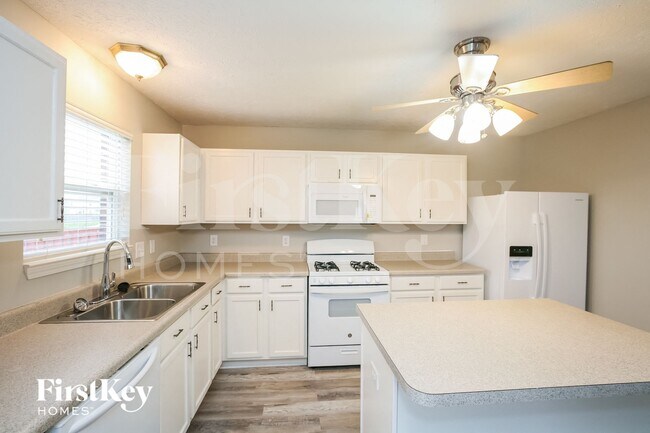 Foto del edificio - 8775 N Springview Dr