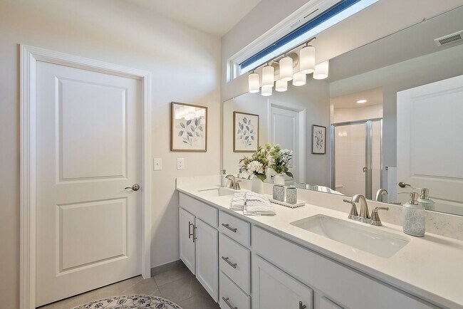Foto del edificio - 3 Bedroom 3 Bath Townhome with First Floor...