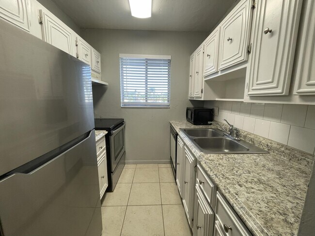 Foto del edificio - 306 E Ocean Ave