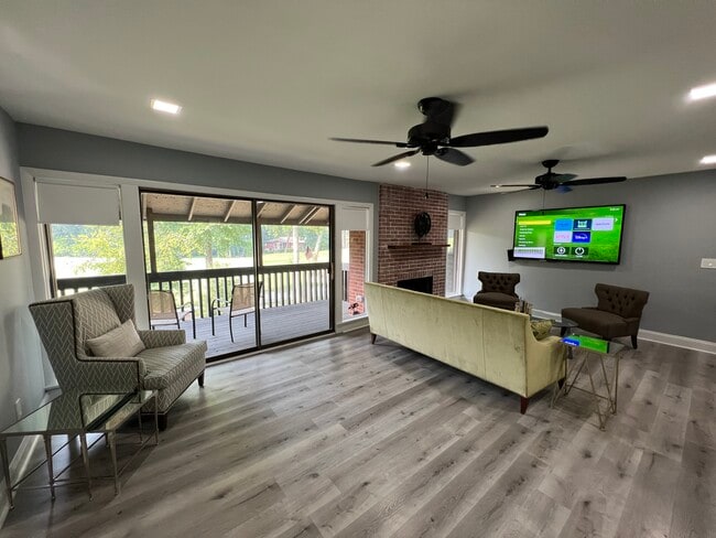 Foto del edificio - 85 Pine Valley Rd