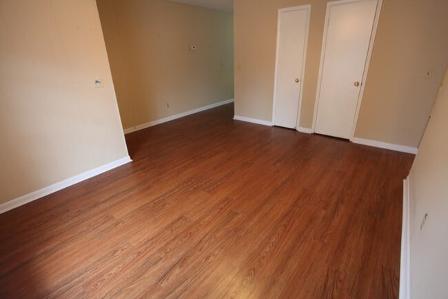 Foto del edificio - Charming 3BR/1BA Duplex in Convenient Location