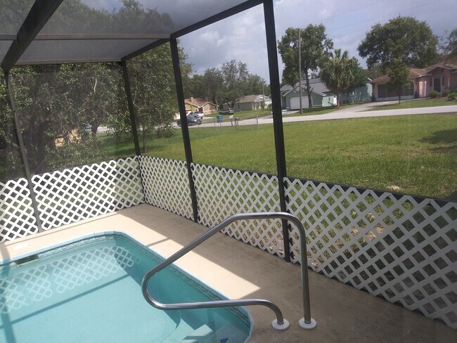 Foto del edificio - 3 bedroom 2 bathroom Pool House price redu...