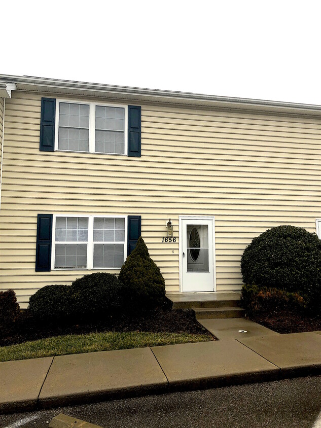 Foto principal - 1656 Providence Blvd