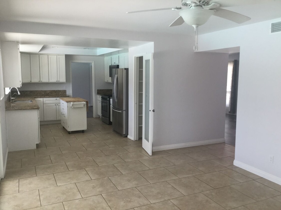 Foto principal - Beautiful West Lancaster Home! 5B/3B with ...