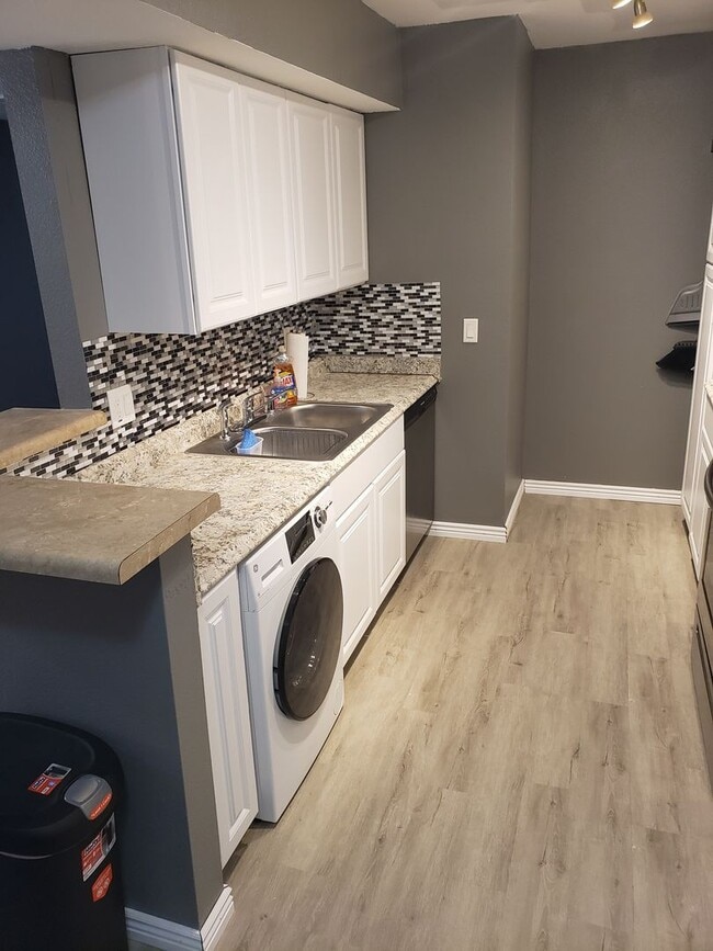 Foto del edificio - Spacious 2 Bedroom 2 Bath Condo in The Arbors!