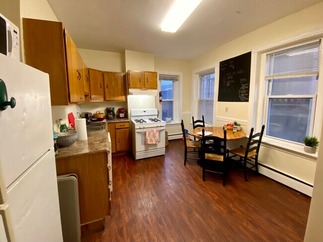 Building Photo - 97 Calumet St