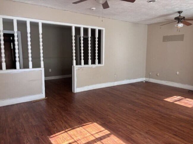 Foto del edificio - 1706 Dorgan St