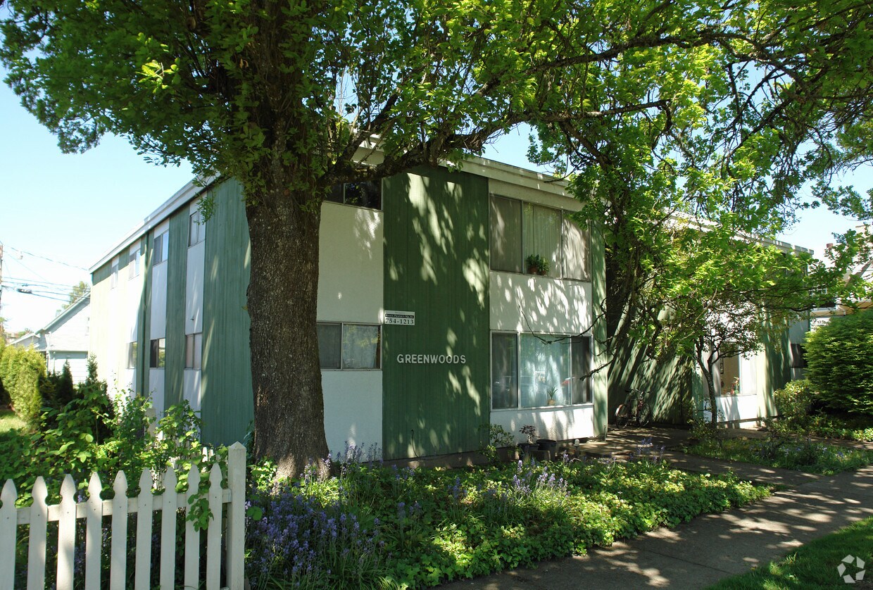 Foto principal - Greenwood Apartments