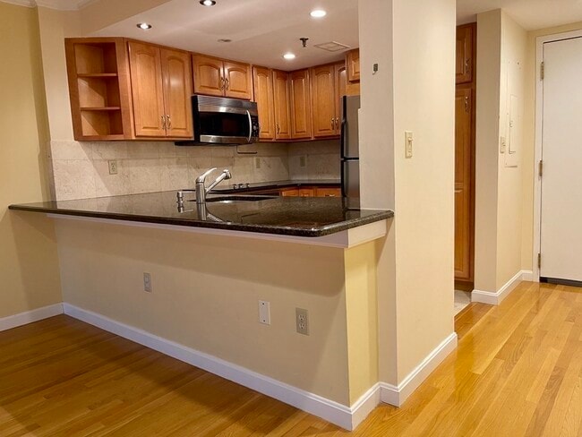 Building Photo - 20 Webster St