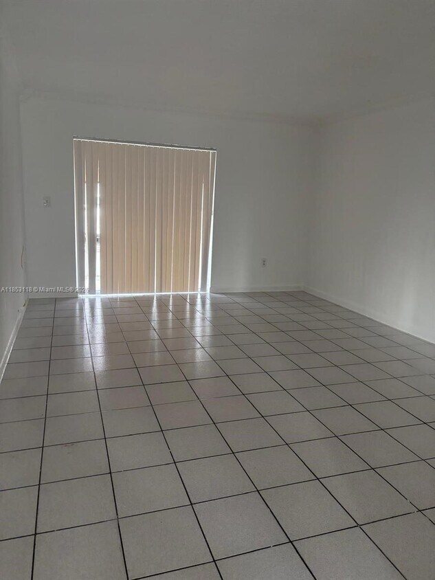 Foto principal - 2710 W 76th St